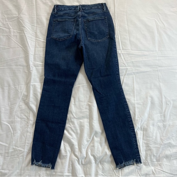 Good American Good Legs Raw Hem Jeans 8/29 - Picture 3 of 12